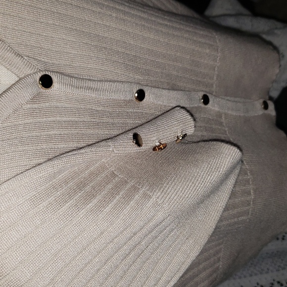 Tint & Shadow cropped cardigan - Picture 3 of 7